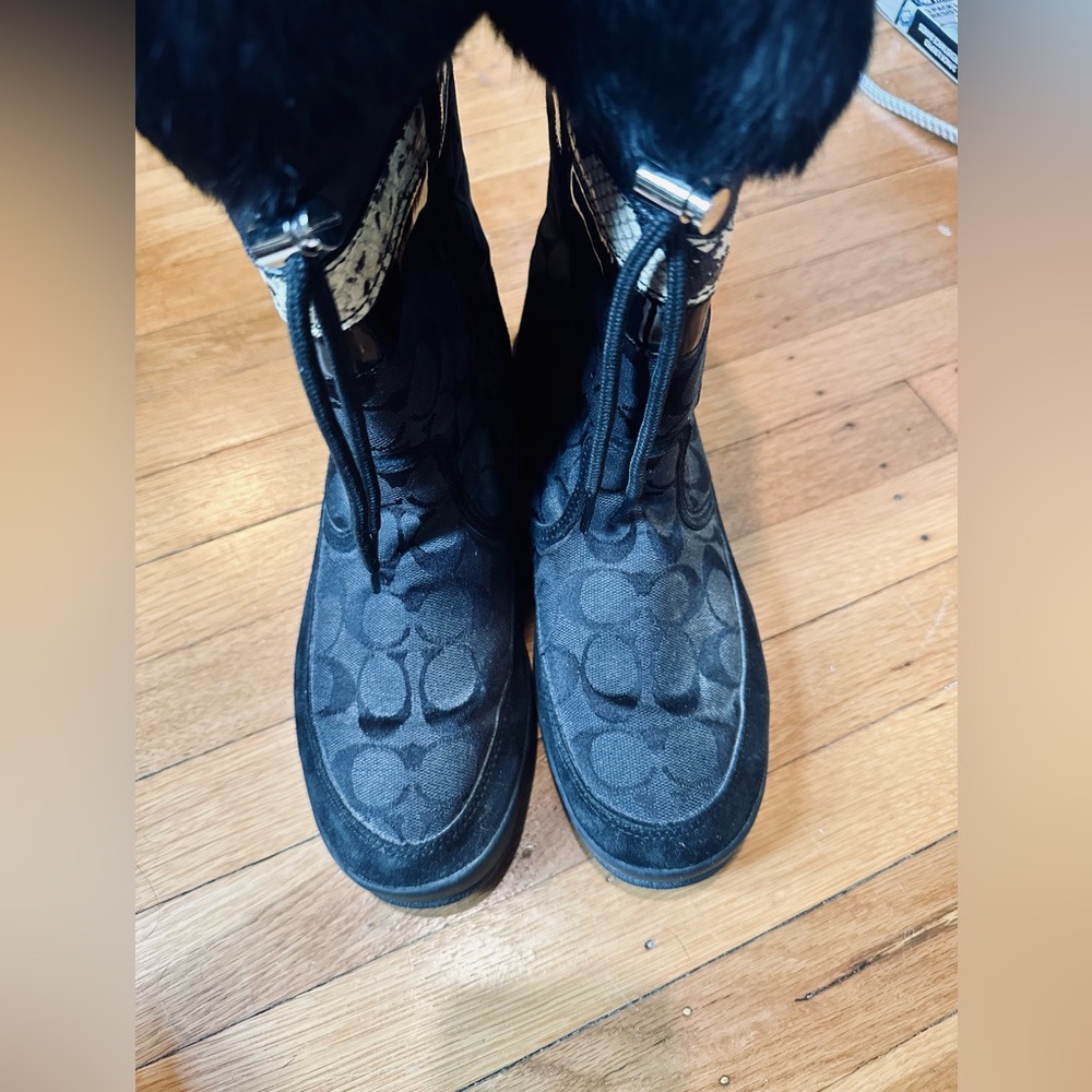 Coach Signature Fur and Snakeskin Snowboots - Sz 9